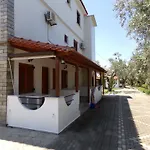 Apartment Karapataki *
